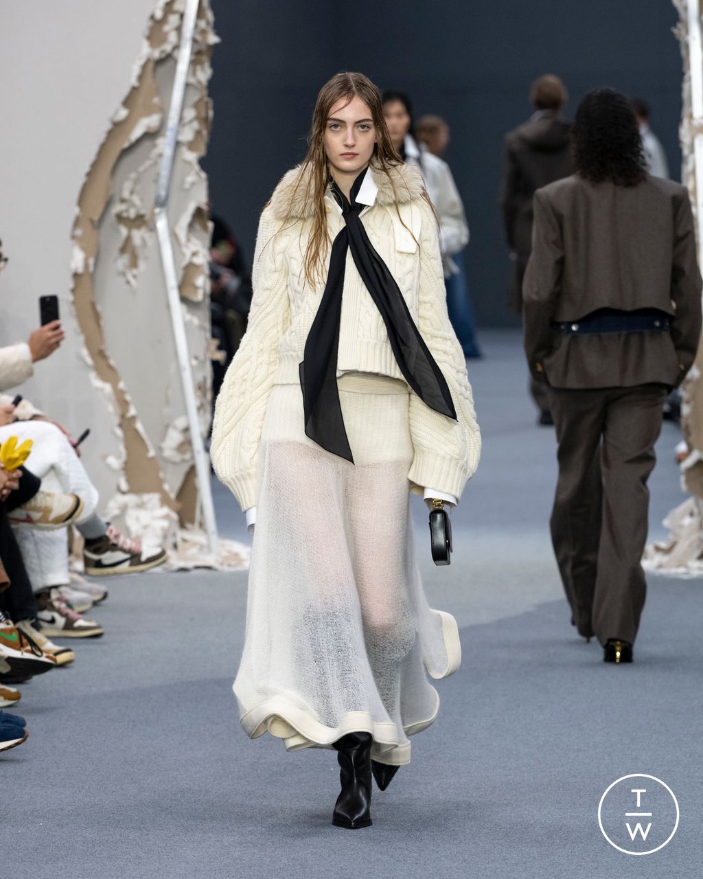 Fashion Week Paris Fall/Winter 2026 look 51 from the Sacai collection menswear