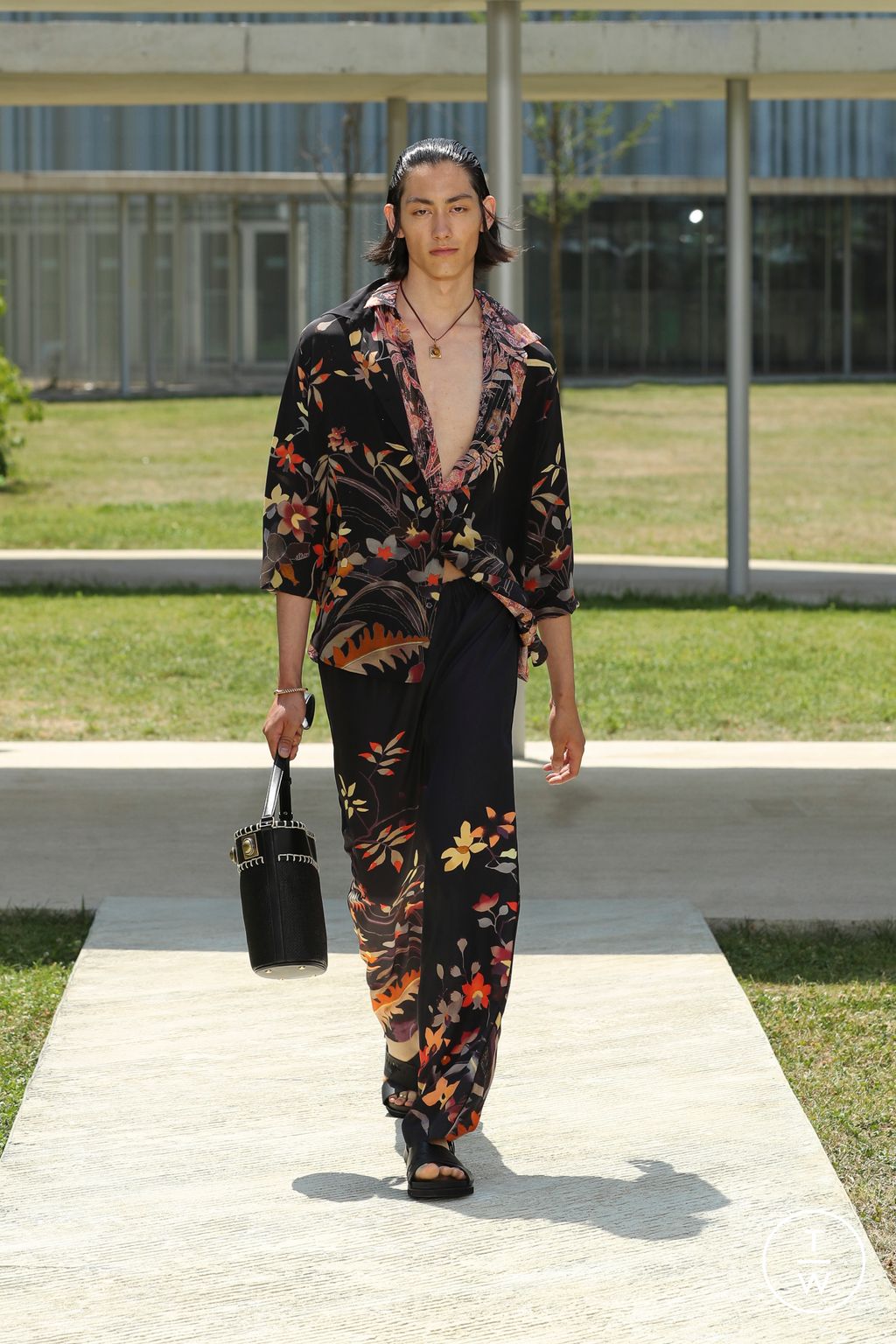 Fashion Week Milan Spring/Summer 2023 look 51 from the Etro collection menswear