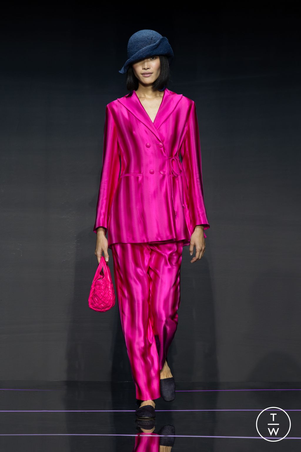 Fashion Week Milan Spring/Summer 2024 look 51 from the Emporio Armani collection 女装