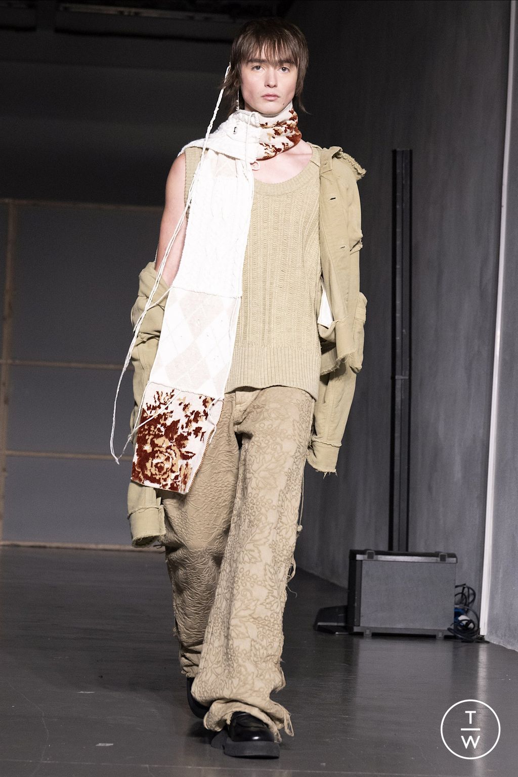 Fashion Week Milan Fall/Winter 2023 look 23 de la collection Federico Cina menswear