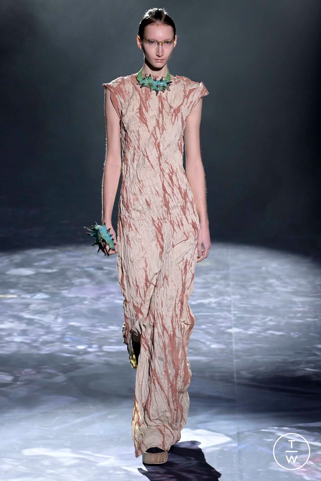 Fashion Week Paris Spring/Summer 2023 look 14 de la collection Yuima Nakazato couture
