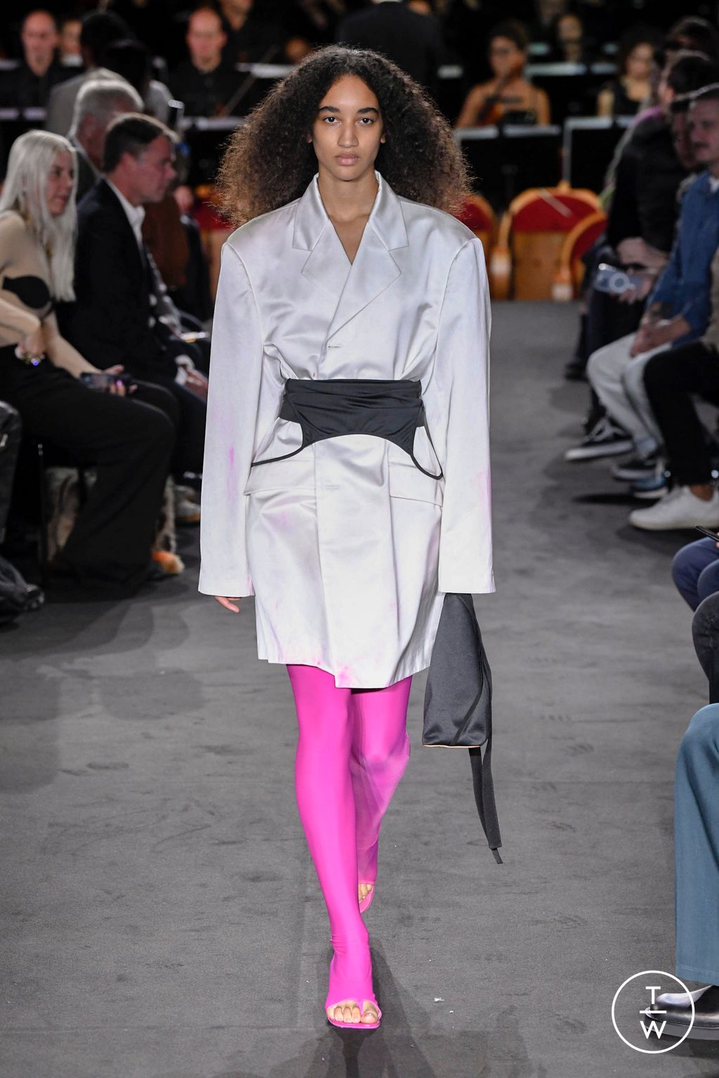 Fashion Week Milan Spring/Summer 2023 look 29 de la collection MM6 womenswear