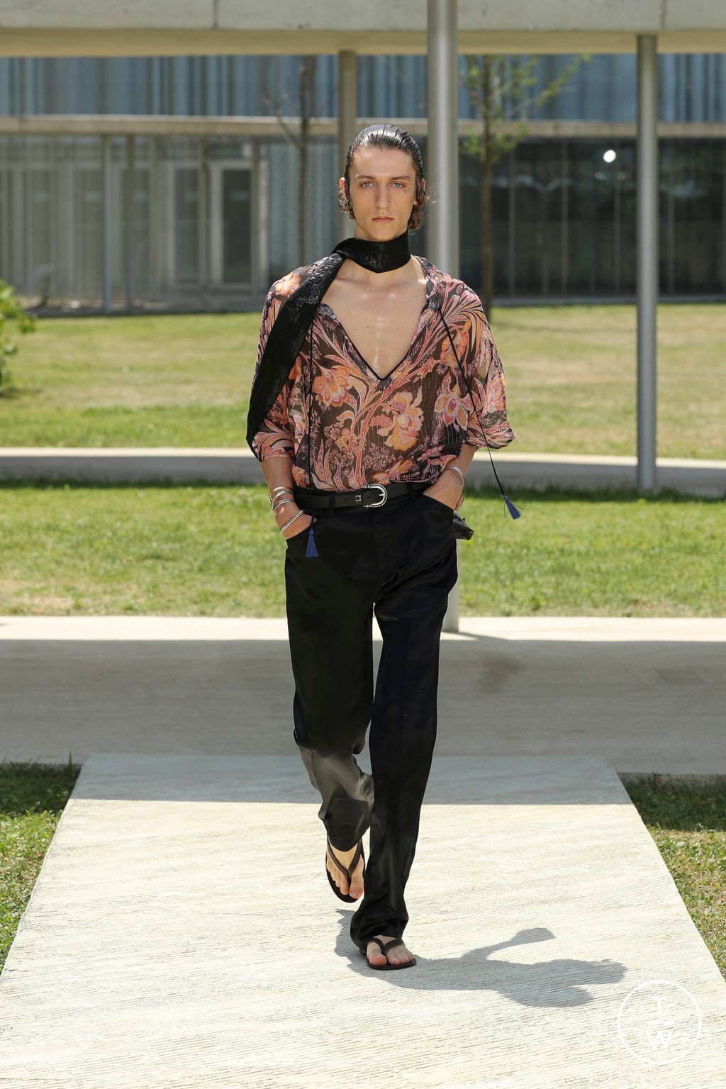 Fashion Week Milan Spring/Summer 2023 look 52 from the Etro collection 男装