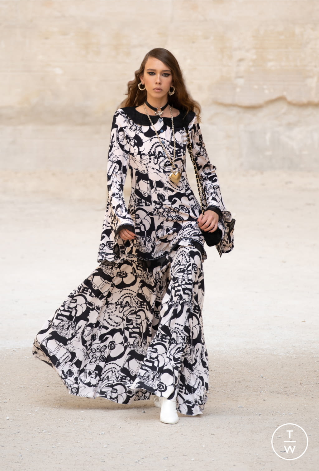 Fashion Week Paris Resort 2022 look 52 from the Chanel collection womenswear