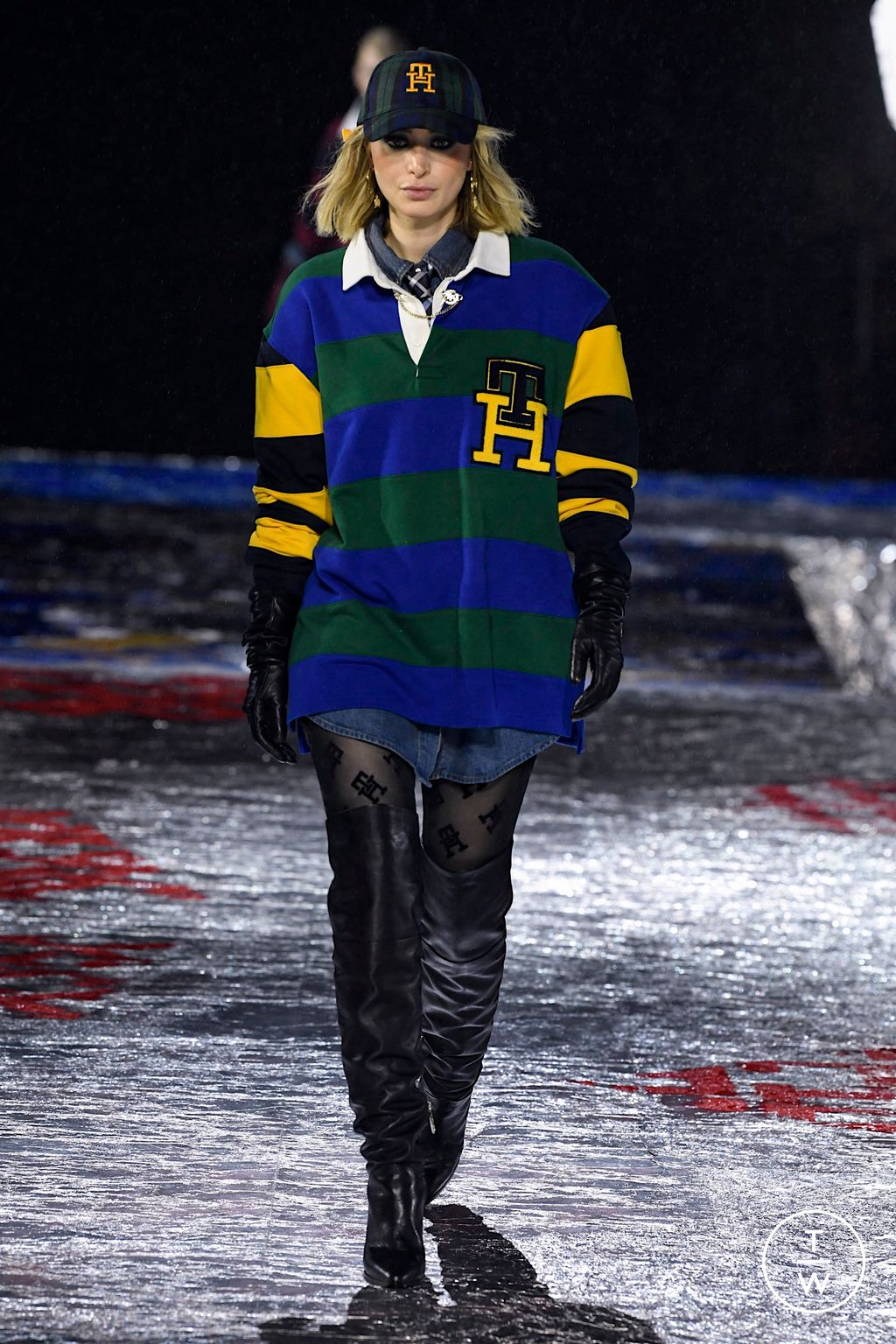 Fashion Week New York Fall/Winter 2022 look 13 from the Tommy Hilfiger collection womenswear