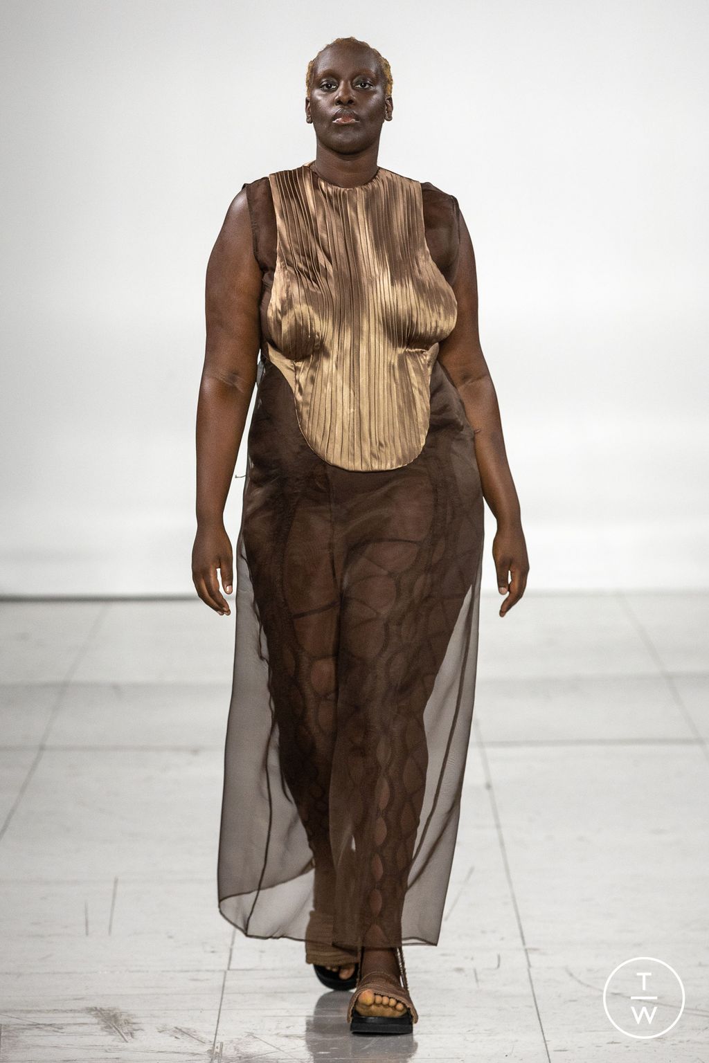 Fashion Week London Spring/Summer 2023 look 30 from the Sinéad O'Dwyer collection womenswear