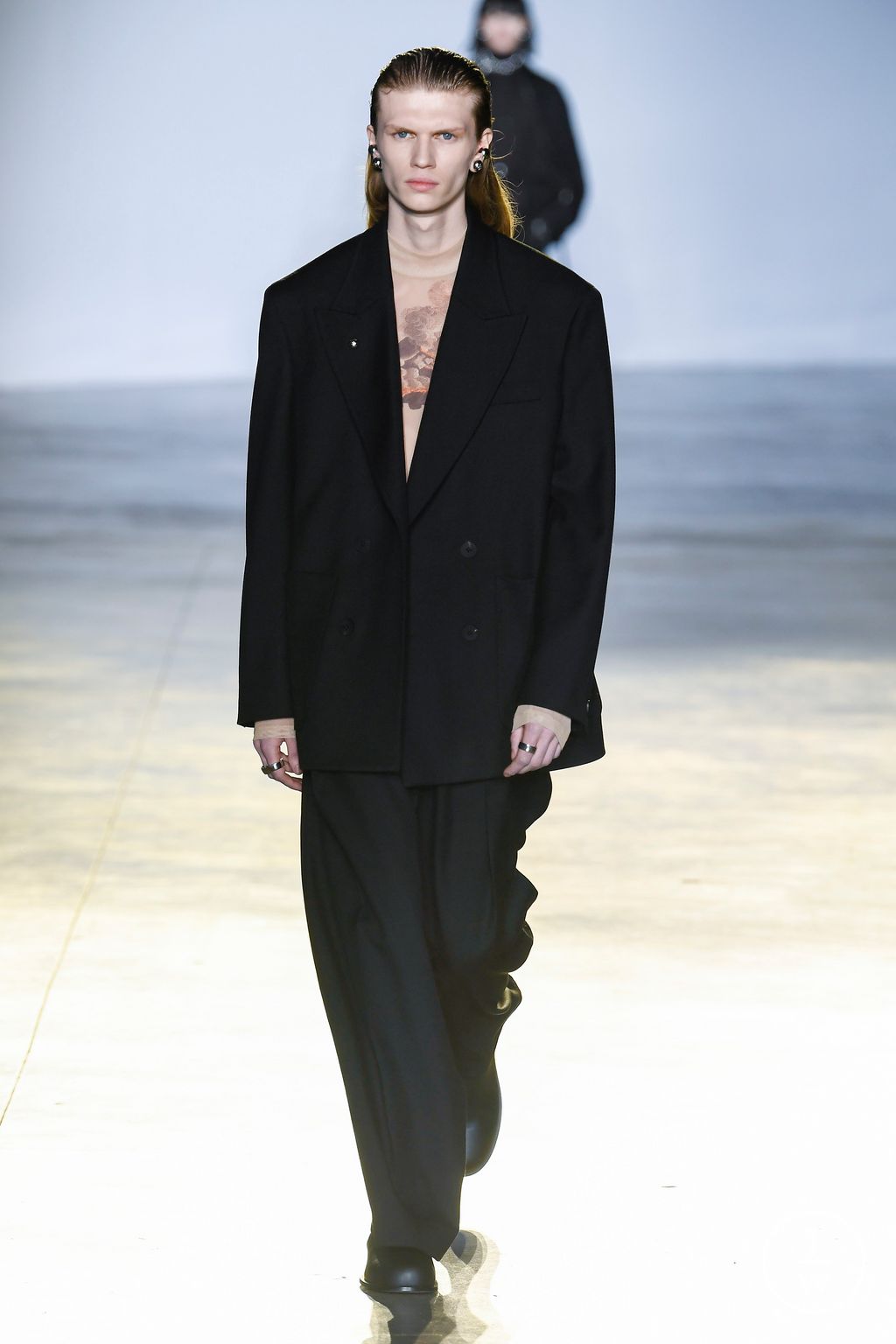 Fashion Week Paris Fall/Winter 2023 look 43 from the Wooyoungmi collection menswear