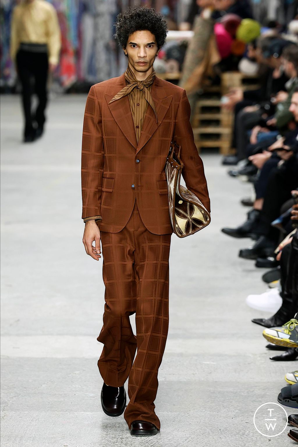 Fashion Week Milan Fall/Winter 2023 look 40 from the Etro collection menswear
