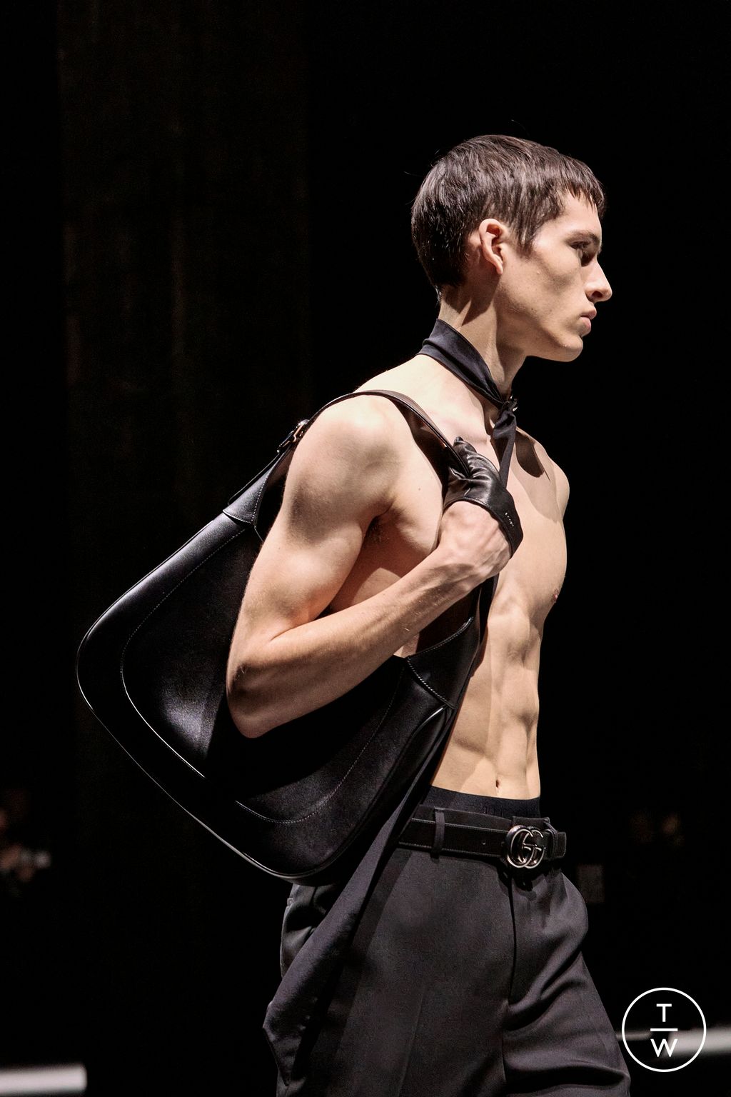 Fashion Week Milan Fall/Winter 2024 look 29 from the Gucci collection menswear accessories