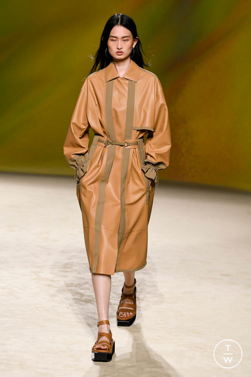 Fashion Week Paris Spring/Summer 2023 look 4 from the Hermès collection 女装