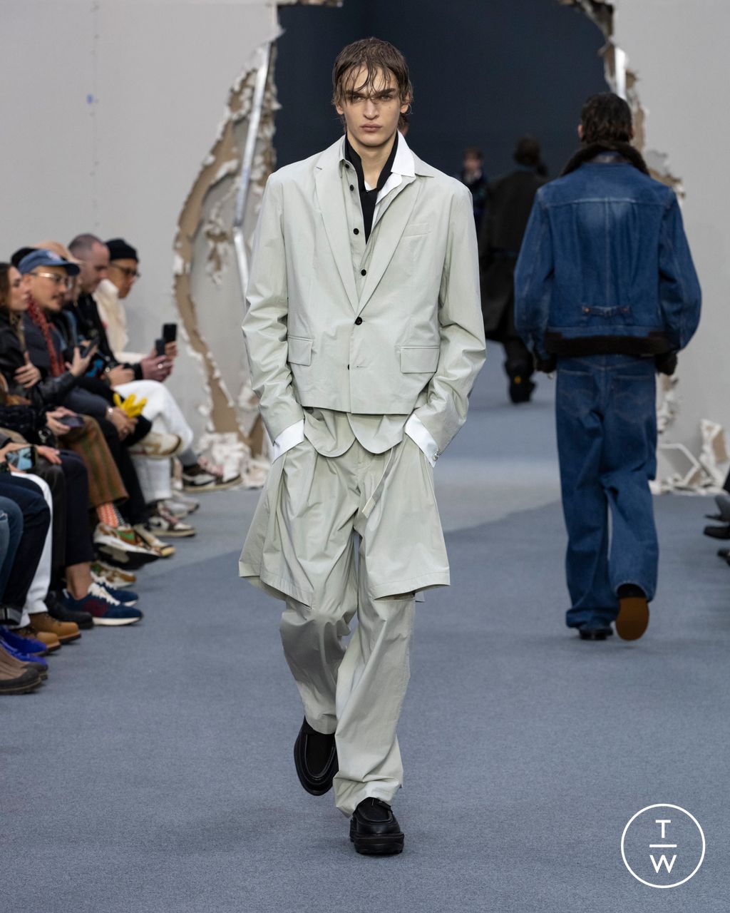Fashion Week Paris Fall/Winter 2026 look 53 de la collection Sacai menswear