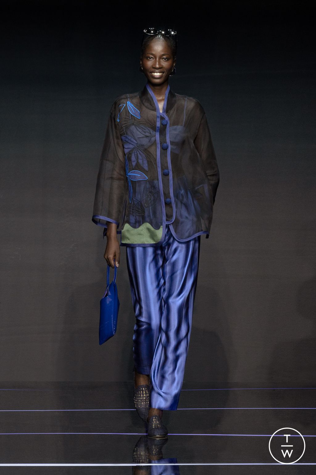 Fashion Week Milan Spring/Summer 2024 look 53 from the Emporio Armani collection 女装