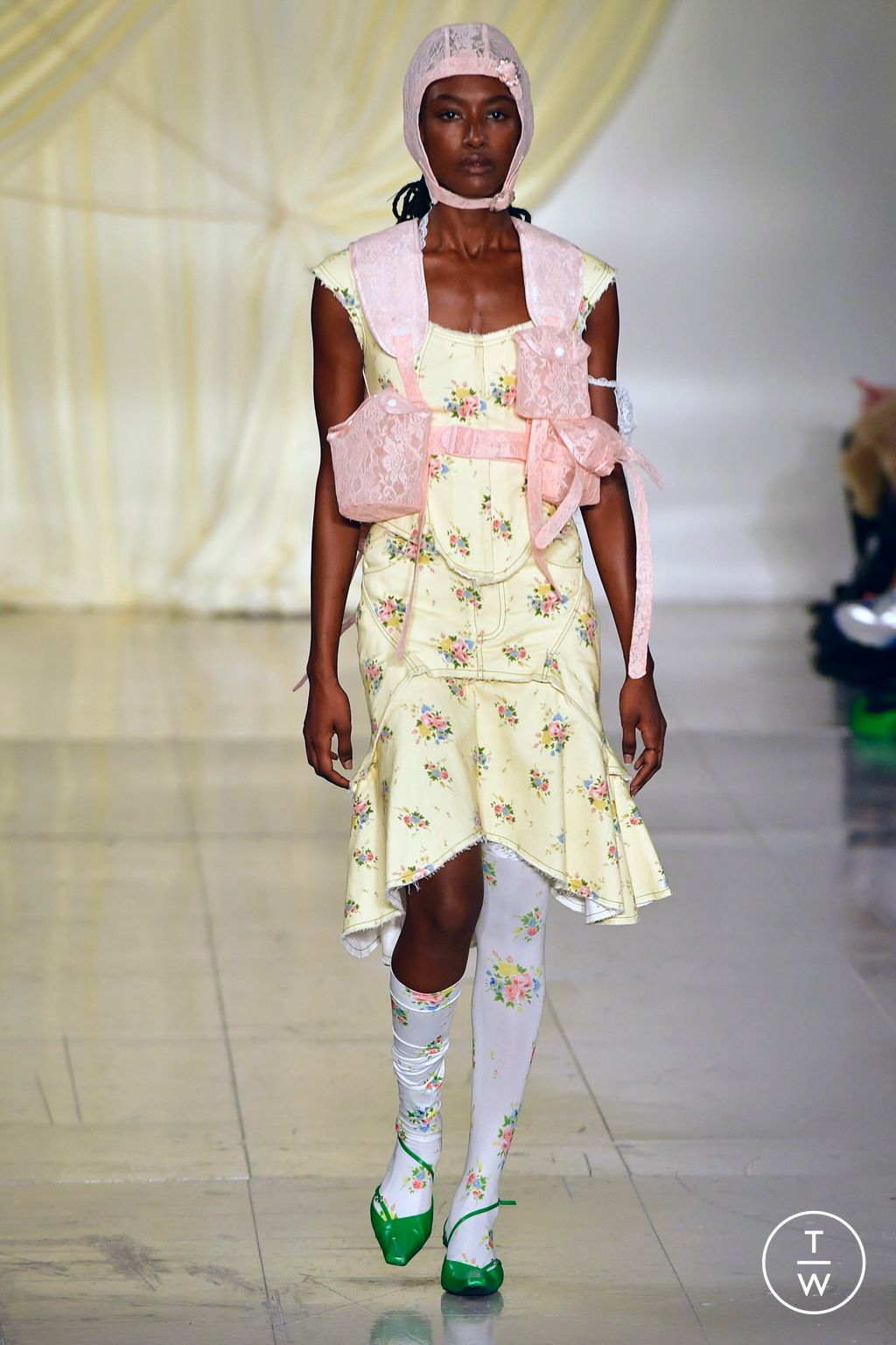 Fashion Week London Spring/Summer 2023 look 16 from the Yuhan Wang collection womenswear
