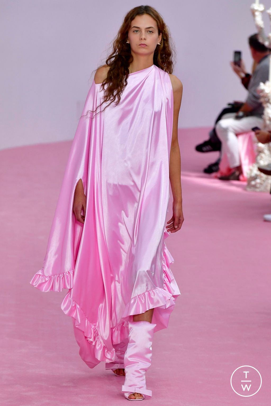 Fashion Week Paris Spring/Summer 2023 look 33 from the Acne Studios collection 女装