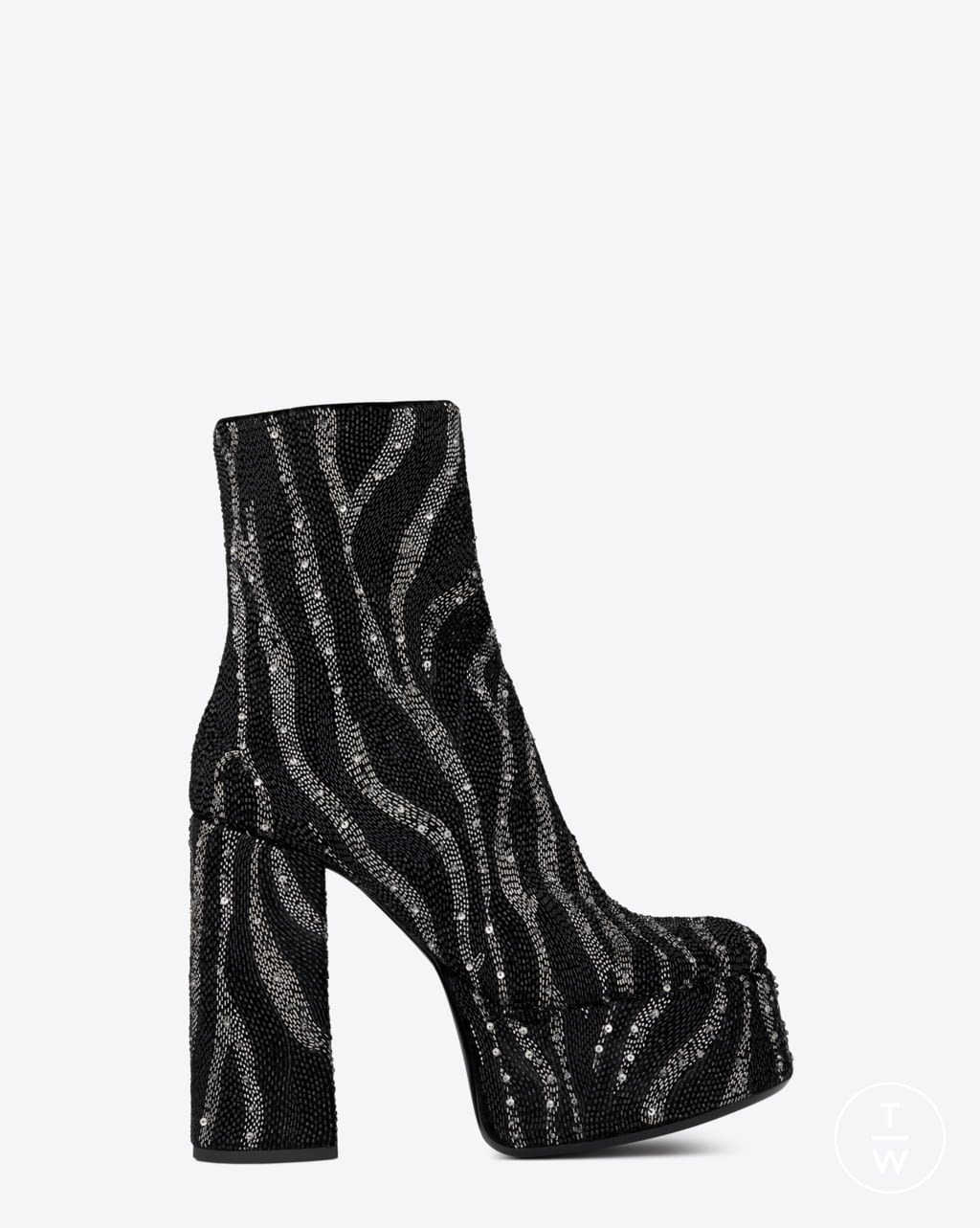 Fashion Week Paris Fall/Winter 2018 look 23 from the Saint Laurent collection womenswear accessories