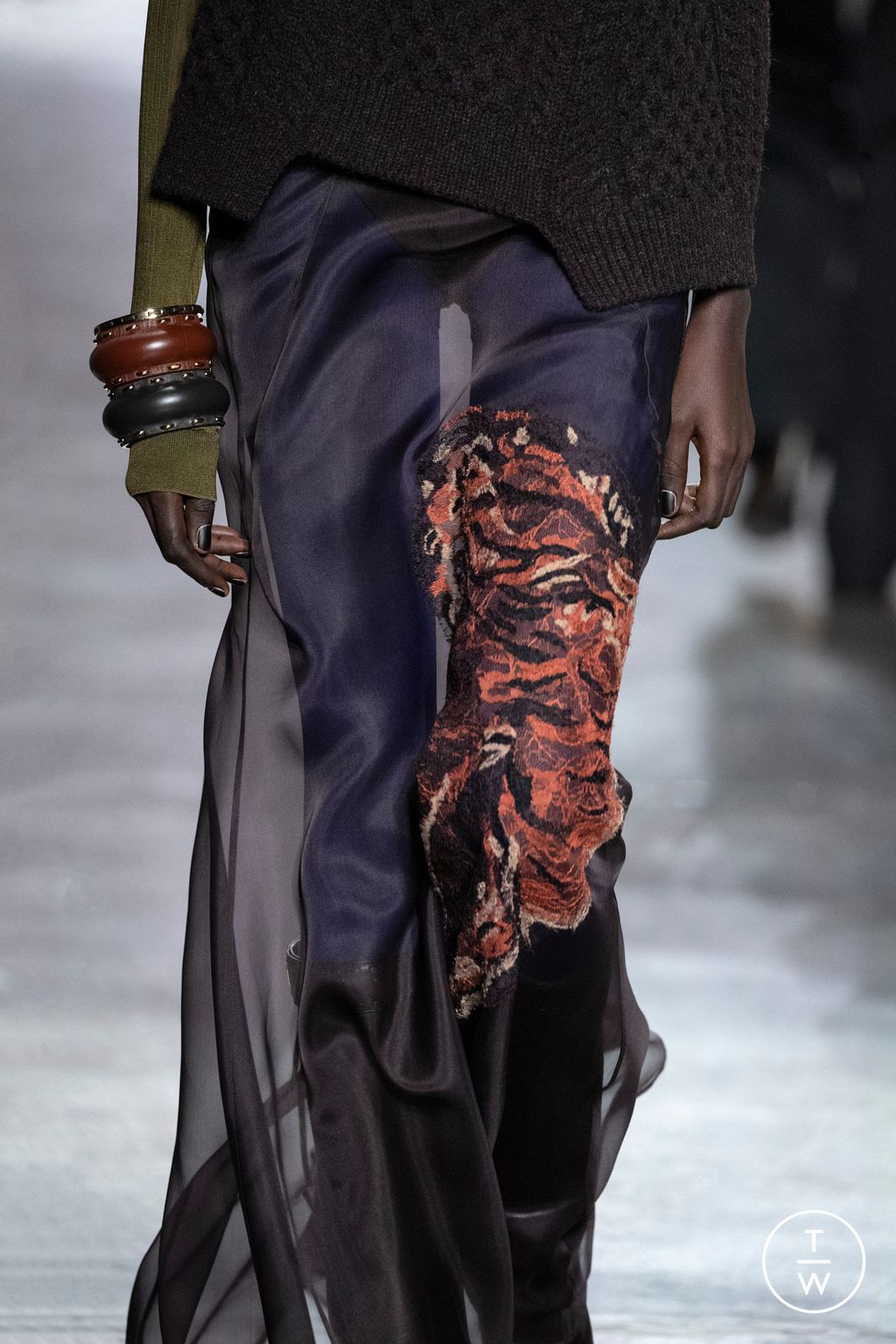 Fashion Week Milan Fall/Winter 2024 look 89 from the Fendi collection 女装配饰