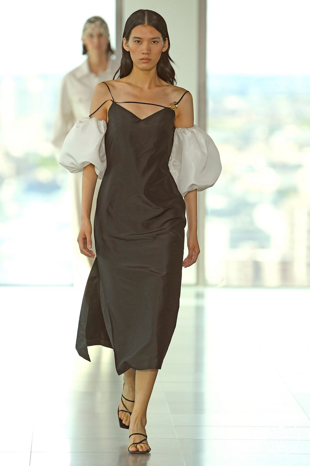 Fashion Week London Spring/Summer 2023 look 33 de la collection Rejina Pyo womenswear