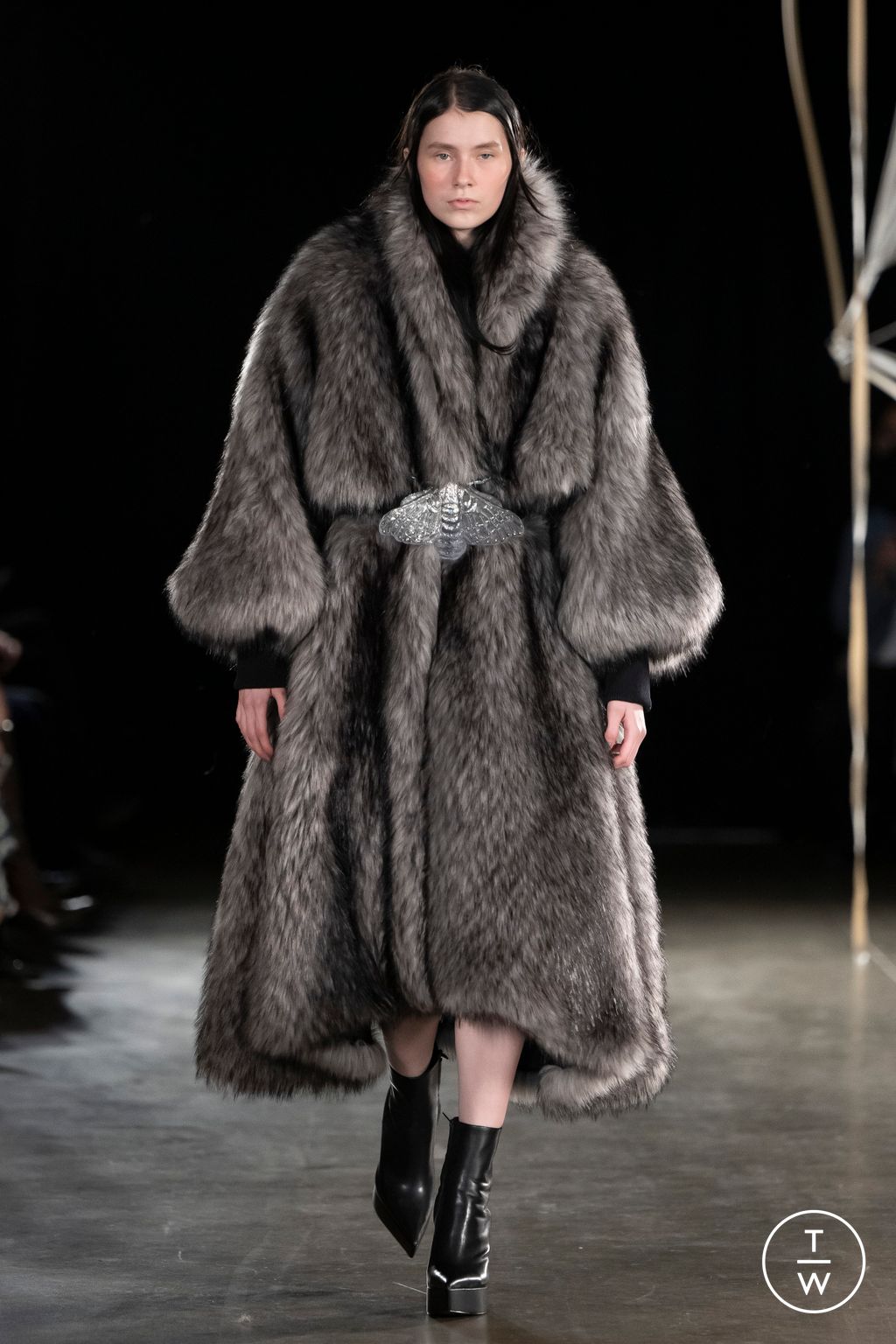 Fashion Week London Fall/Winter 2023 look 54 from the MITHRIDATE collection 女装