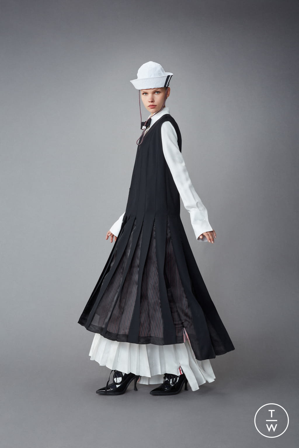 Fashion Week Paris Resort 2022 look 54 from the Thom Browne collection 女装