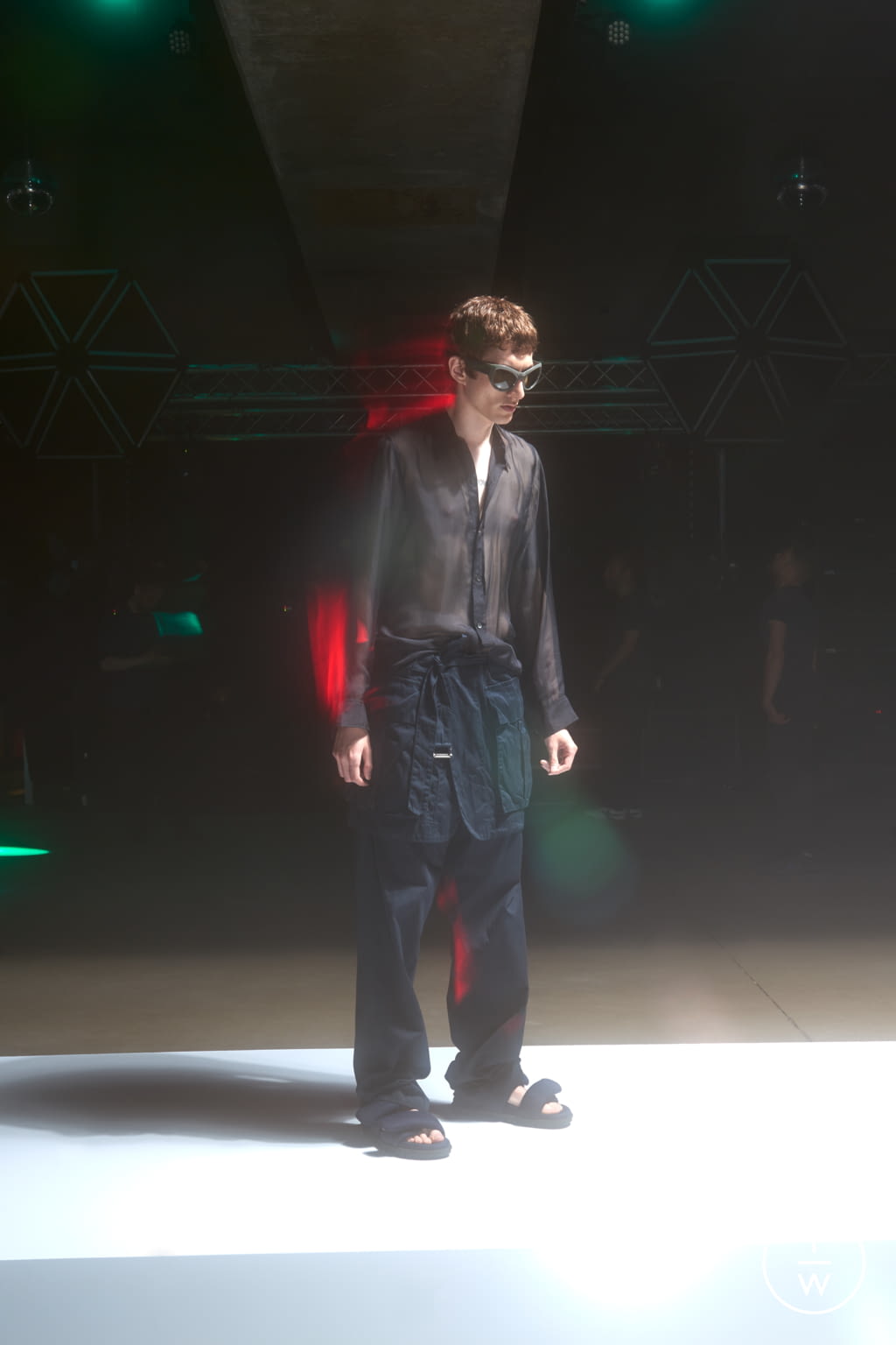Fashion Week Paris Spring/Summer 2022 look 54 from the Dries Van Noten collection 男装