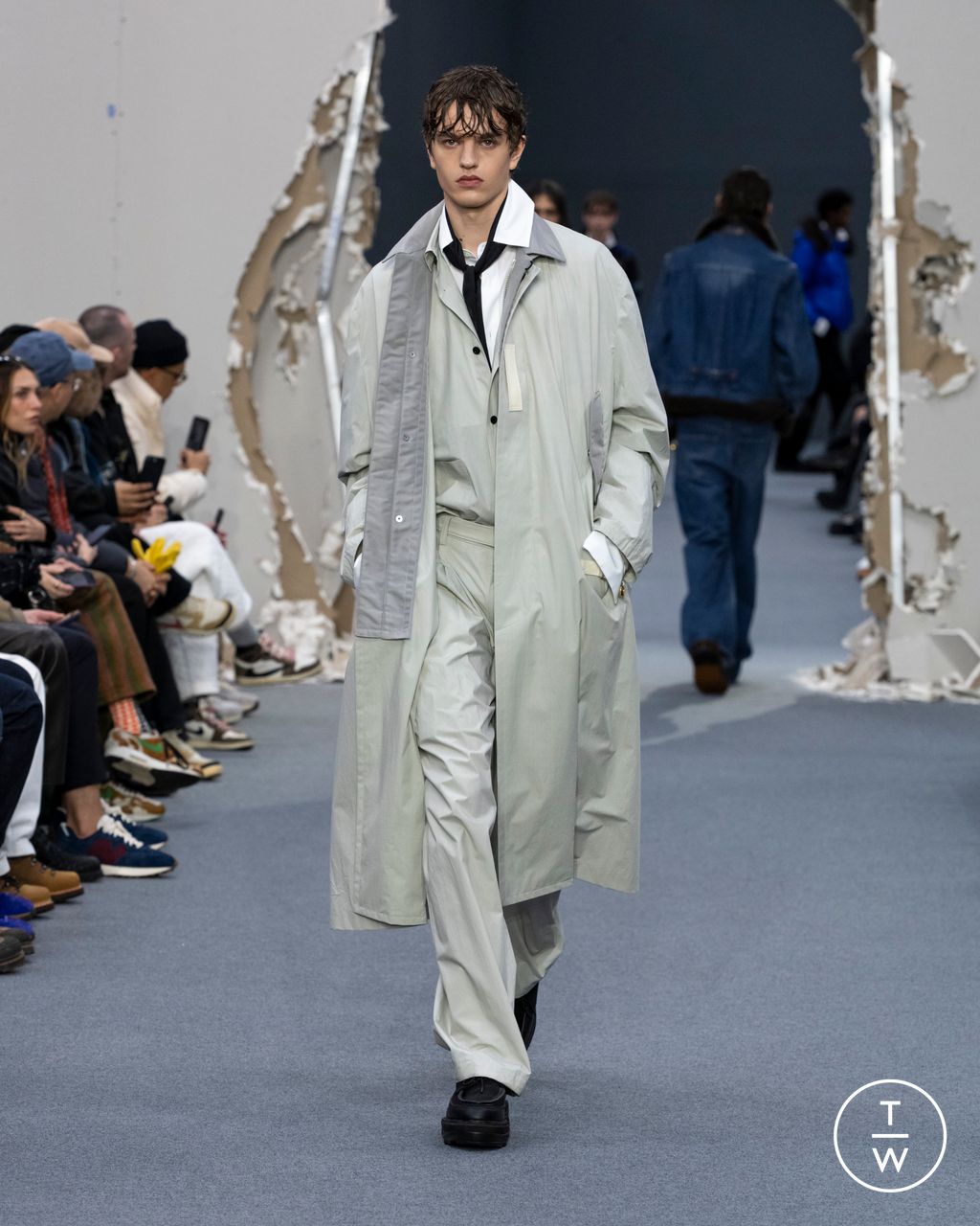 Fashion Week Paris Fall/Winter 2026 look 54 from the Sacai collection menswear