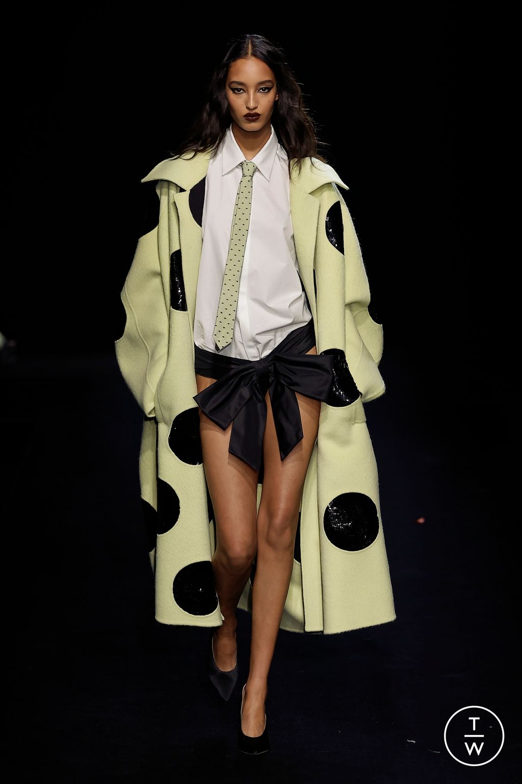 Fashion Week Paris Spring/Summer 2023 look 42 from the Valentino collection 高级定制