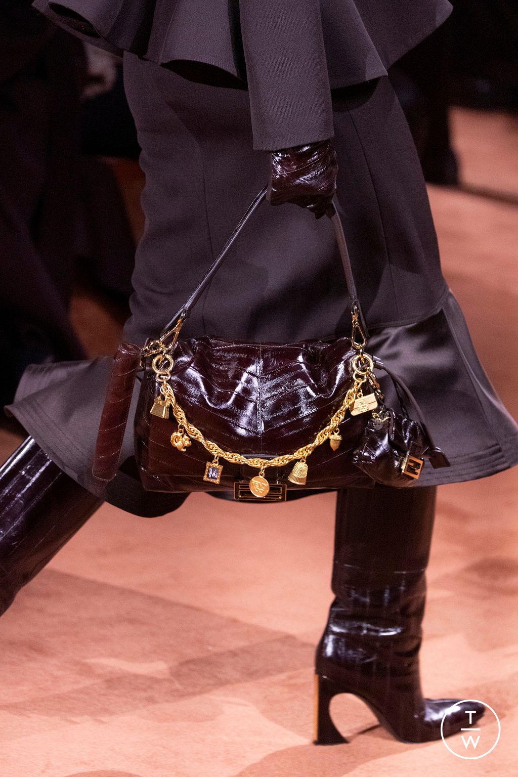 Fashion Week Milan Fall/Winter 2025 look 160 from the Fendi collection 女装配饰