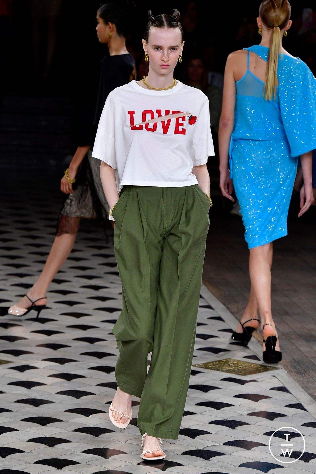 Fashion Week Paris Spring/Summer 2023 look 21 from the Undercover collection womenswear