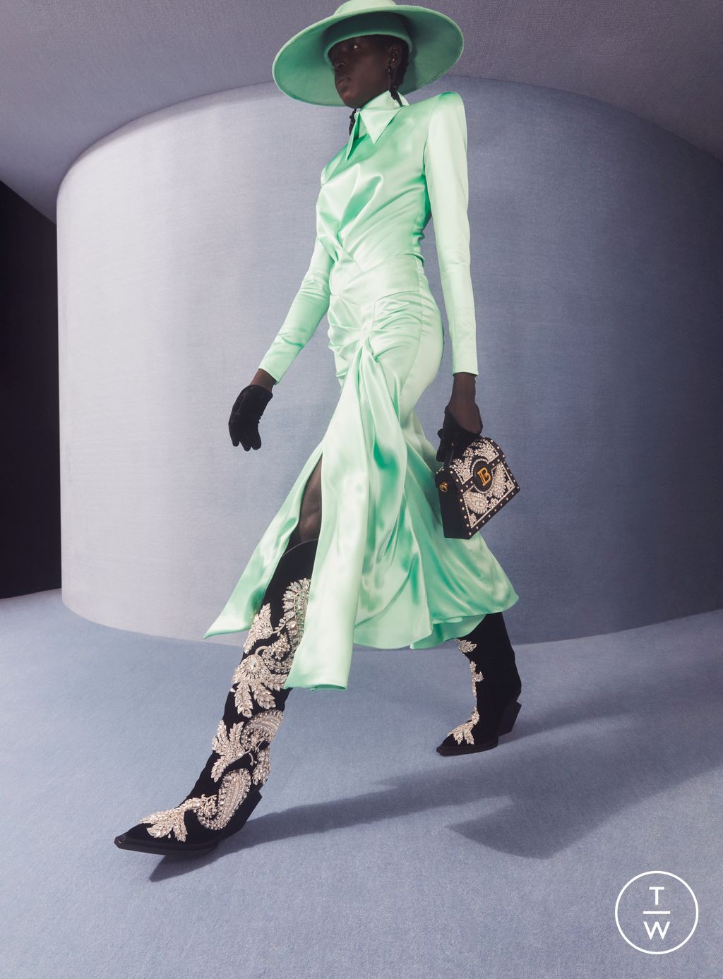 Fashion Week Paris Resort 2024 look 55 from the Balmain collection 女装