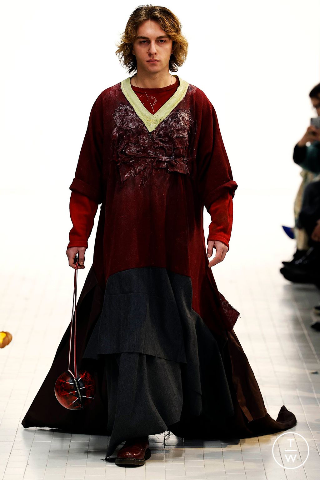 Fashion Week Milan Fall/Winter 2023 look 30 from the Simon Cracker collection 男装