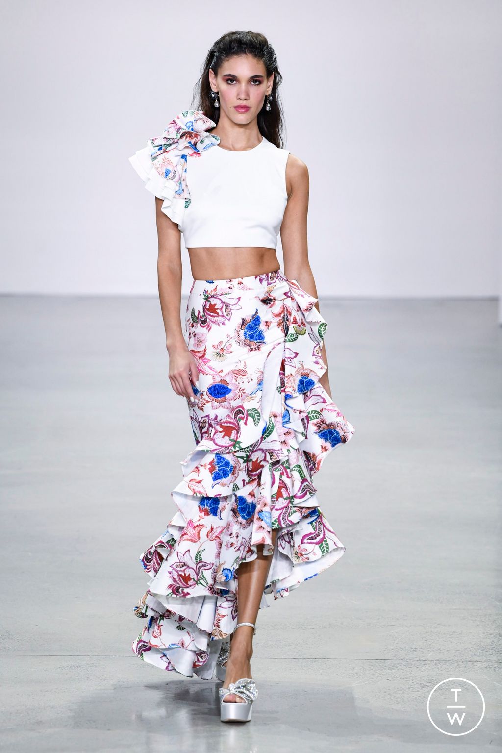 Fashion Week New York Spring/Summer 2023 look 3 de la collection Badgley Mischka womenswear
