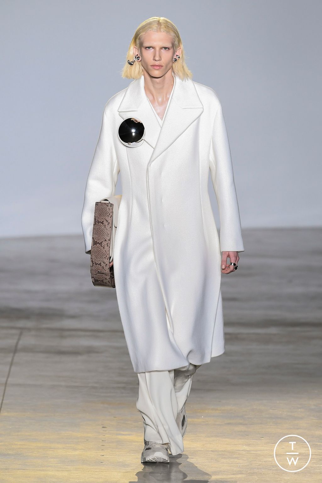 Fashion Week Paris Fall/Winter 2023 look 1 from the Wooyoungmi collection menswear