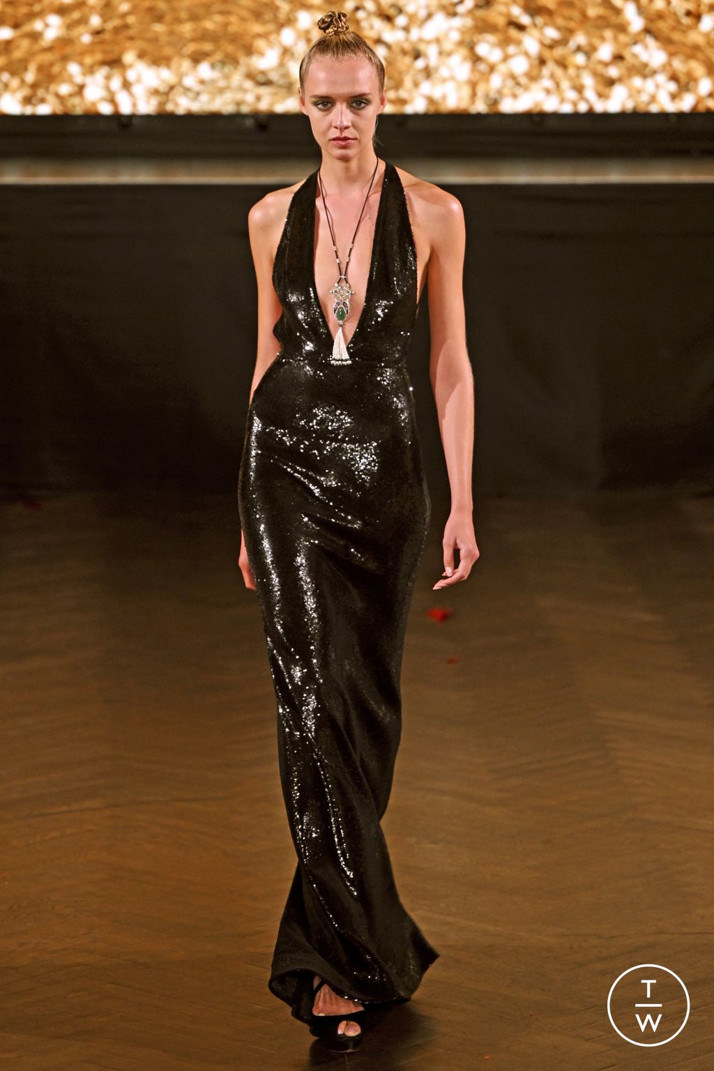 Fashion Week New York Spring/Summer 2023 look 44 from the Naeem Khan collection 女装