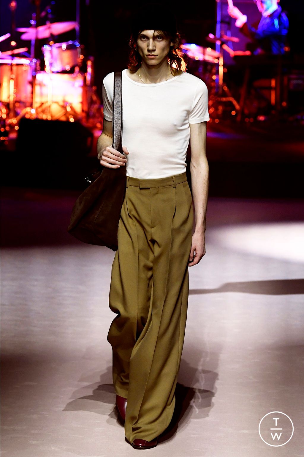 Fashion Week Milan Fall/Winter 2023 look 1 de la collection Gucci menswear