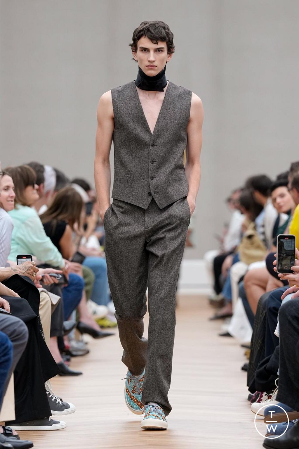 Fashion Week Paris Spring/Summer 2026 look 56 from the Dior Homme collection menswear