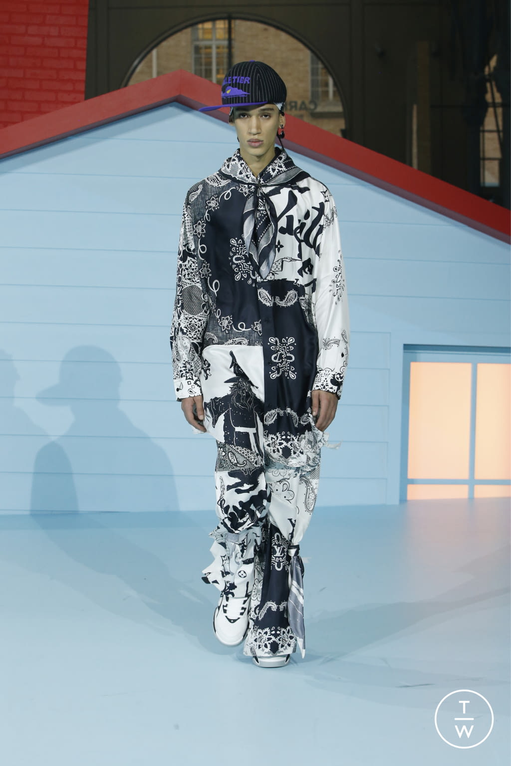 Fashion Week Paris Fall/Winter 2022 look 56 from the Louis Vuitton collection 男装