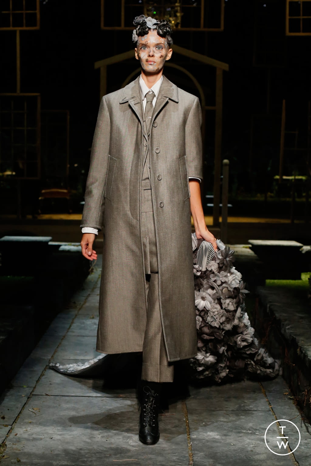 Fashion Week New York Spring/Summer 2022 look 56 from the Thom Browne collection 女装