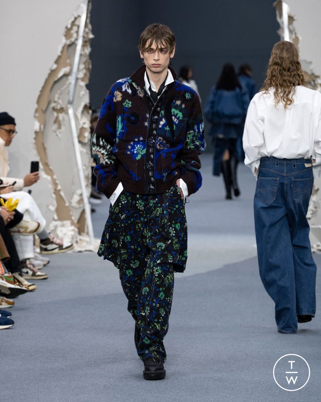 Fashion Week Paris Fall/Winter 2026 look 56 from the Sacai collection menswear