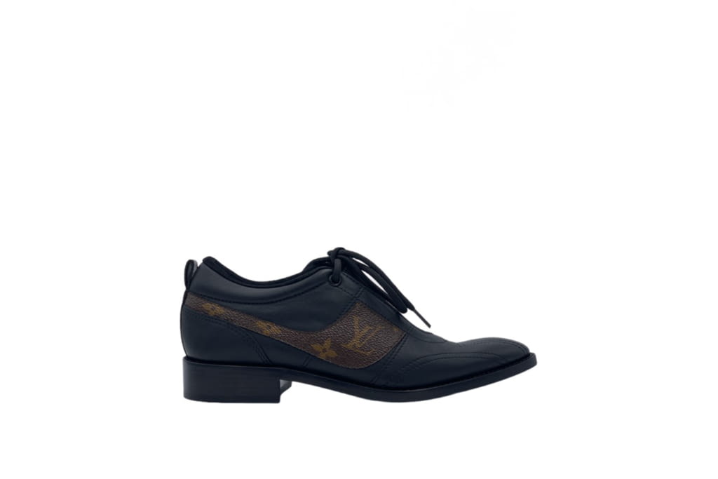 Fashion Week Paris Spring/Summer 2021 look 55 from the Louis Vuitton collection womenswear accessories