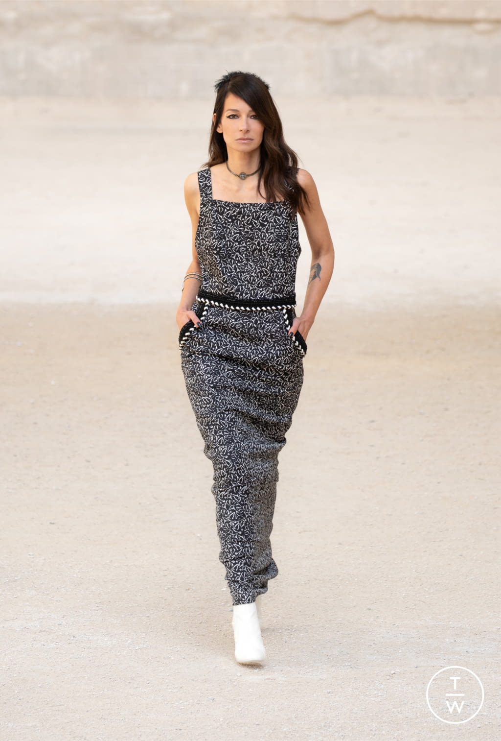 Fashion Week Paris Resort 2022 look 56 from the Chanel collection womenswear