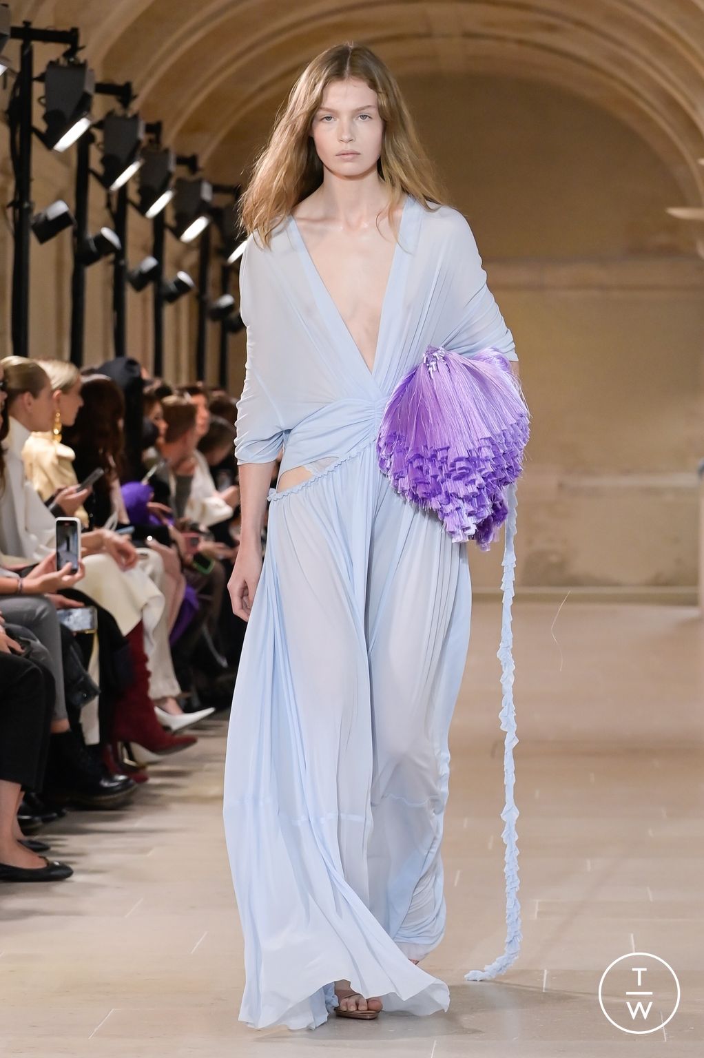 Fashion Week Paris Spring/Summer 2023 look 13 from the Victoria Beckham collection 女装