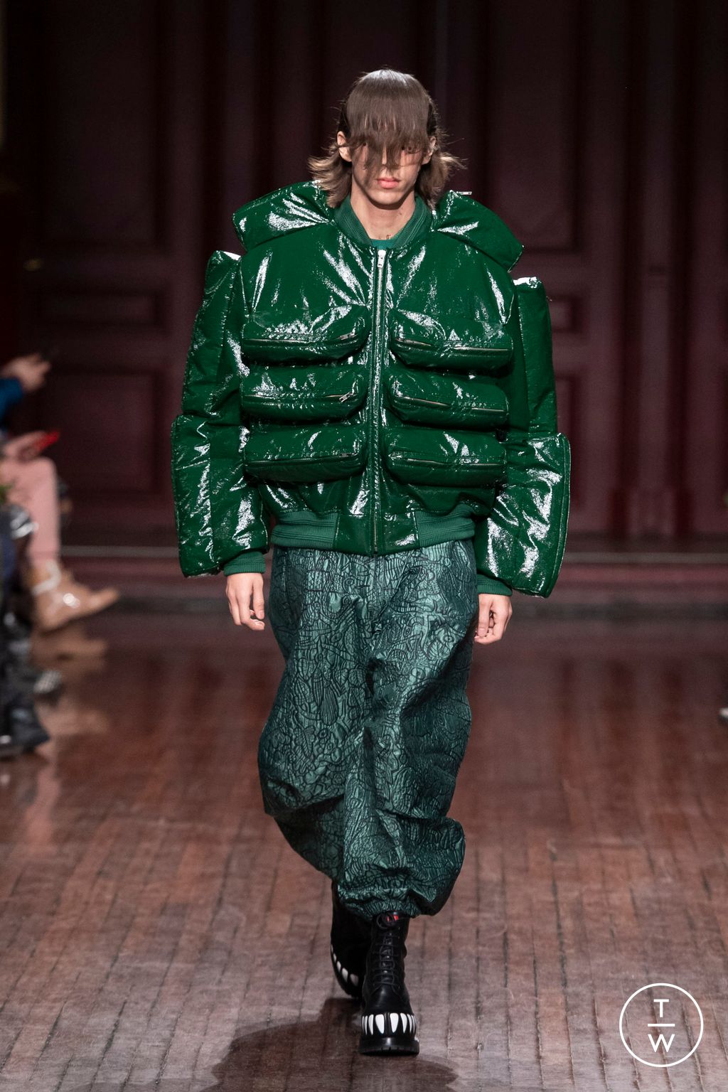 Fashion Week Paris Fall/Winter 2023 look 36 from the Walter Van Beirendonck collection 男装