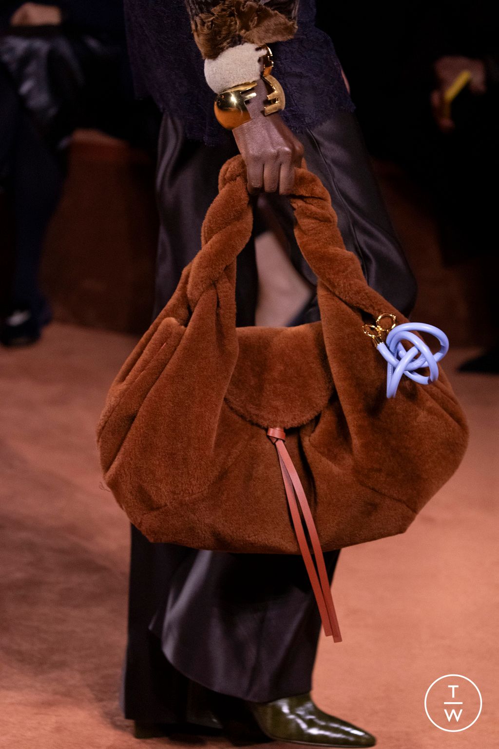 Fashion Week Milan Fall/Winter 2025 look 166 from the Fendi collection 女装配饰