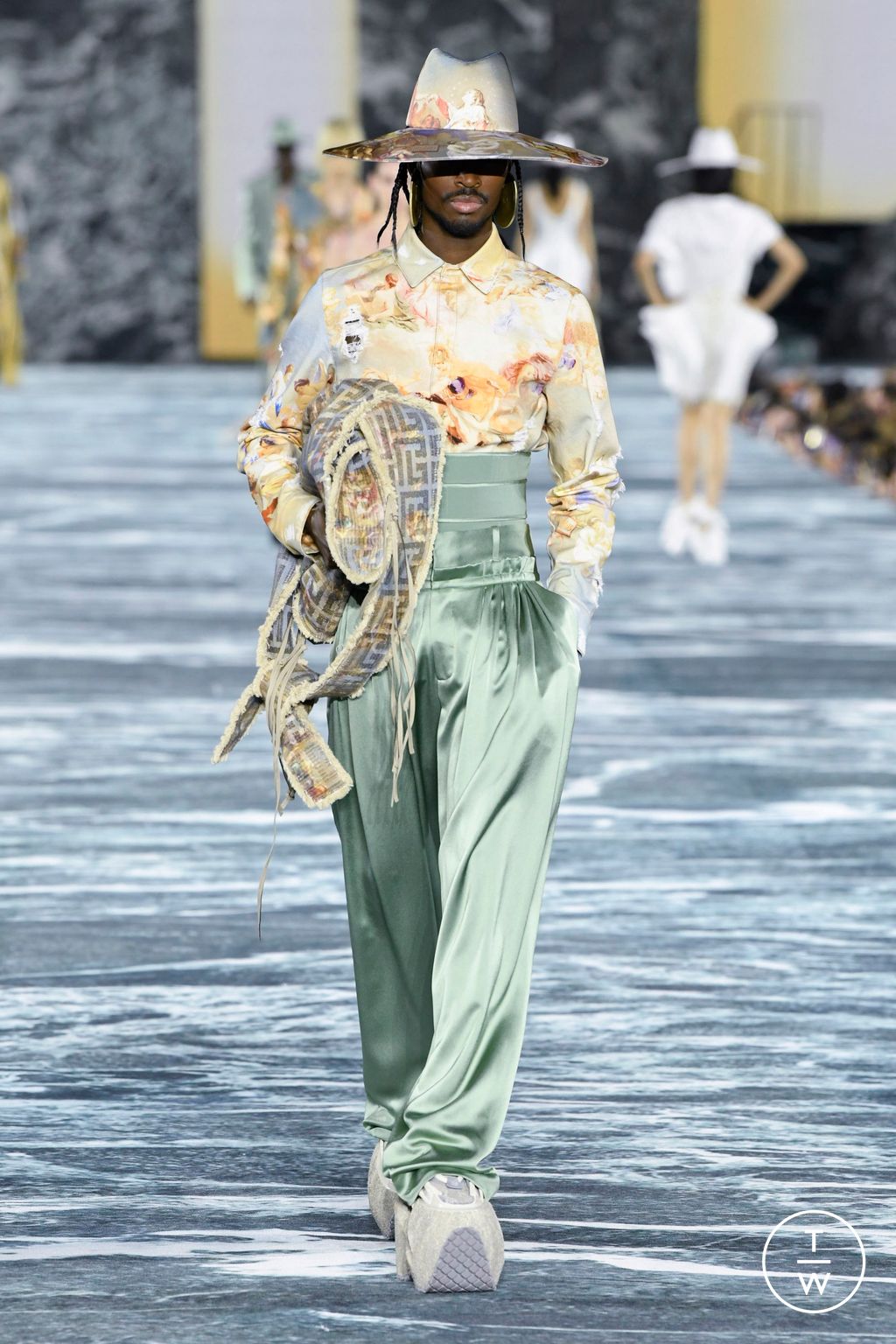 Fashion Week Paris Spring/Summer 2023 look 15 de la collection Balmain womenswear