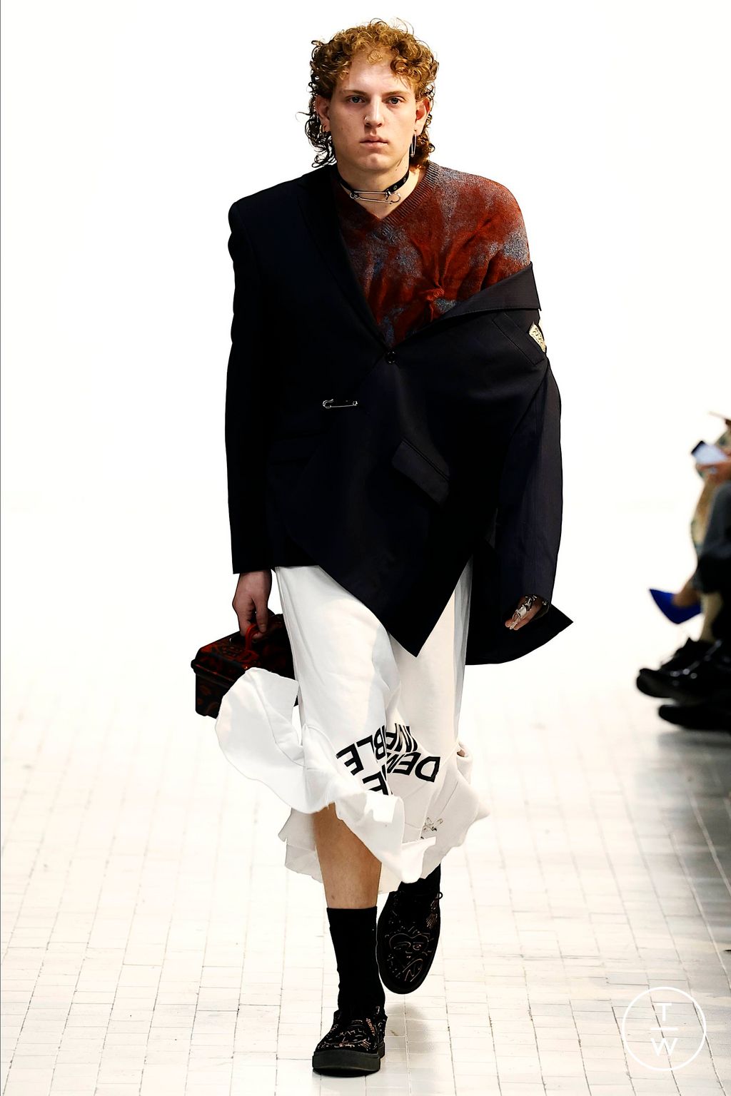 Fashion Week Milan Fall/Winter 2023 look 45 de la collection Simon Cracker menswear