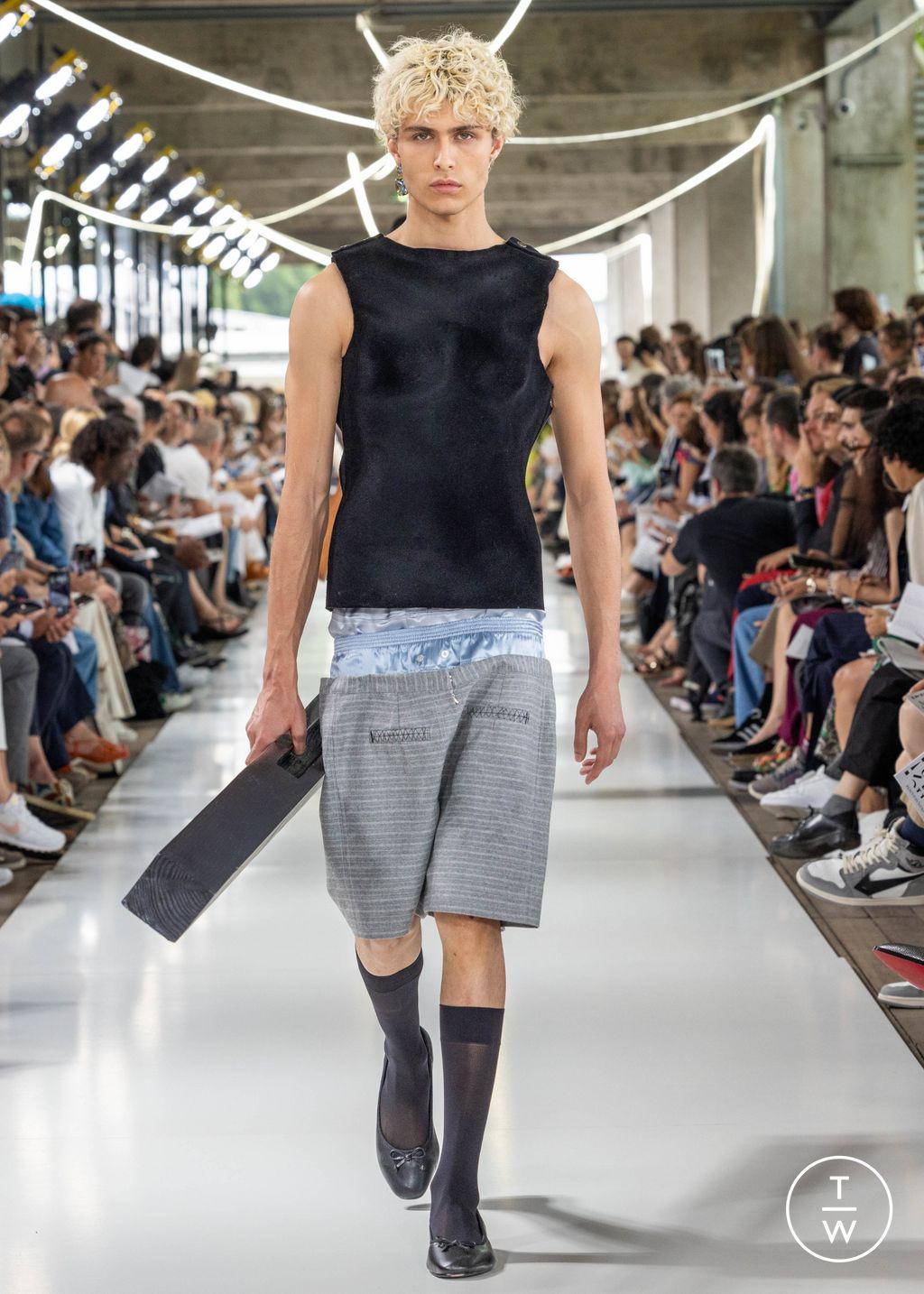 Fashion Week Paris Spring/Summer 2024 look 56 from the IFM PARIS collection 男装