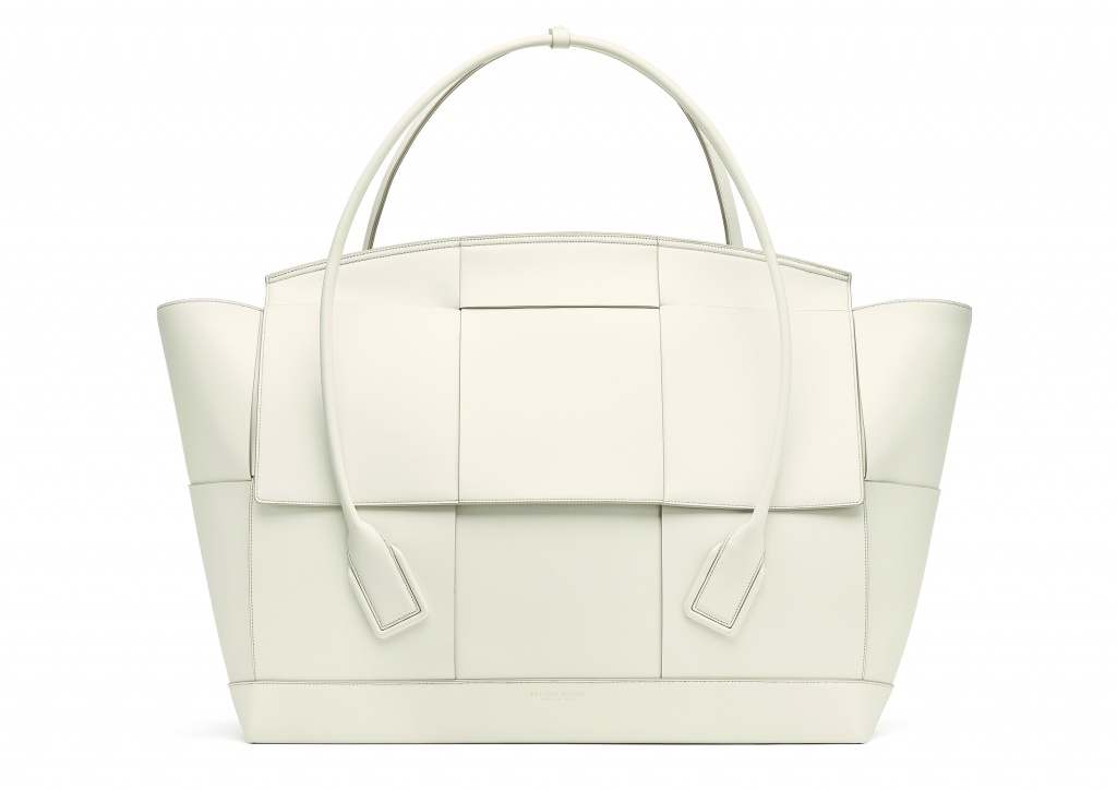 Fashion Week Milan Pre-Fall 2019 look 14 from the Bottega Veneta collection womenswear accessories