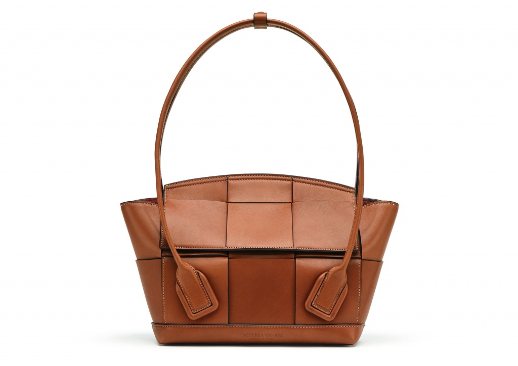 Fashion Week Milan Pre-Fall 2019 look 16 from the Bottega Veneta collection womenswear accessories