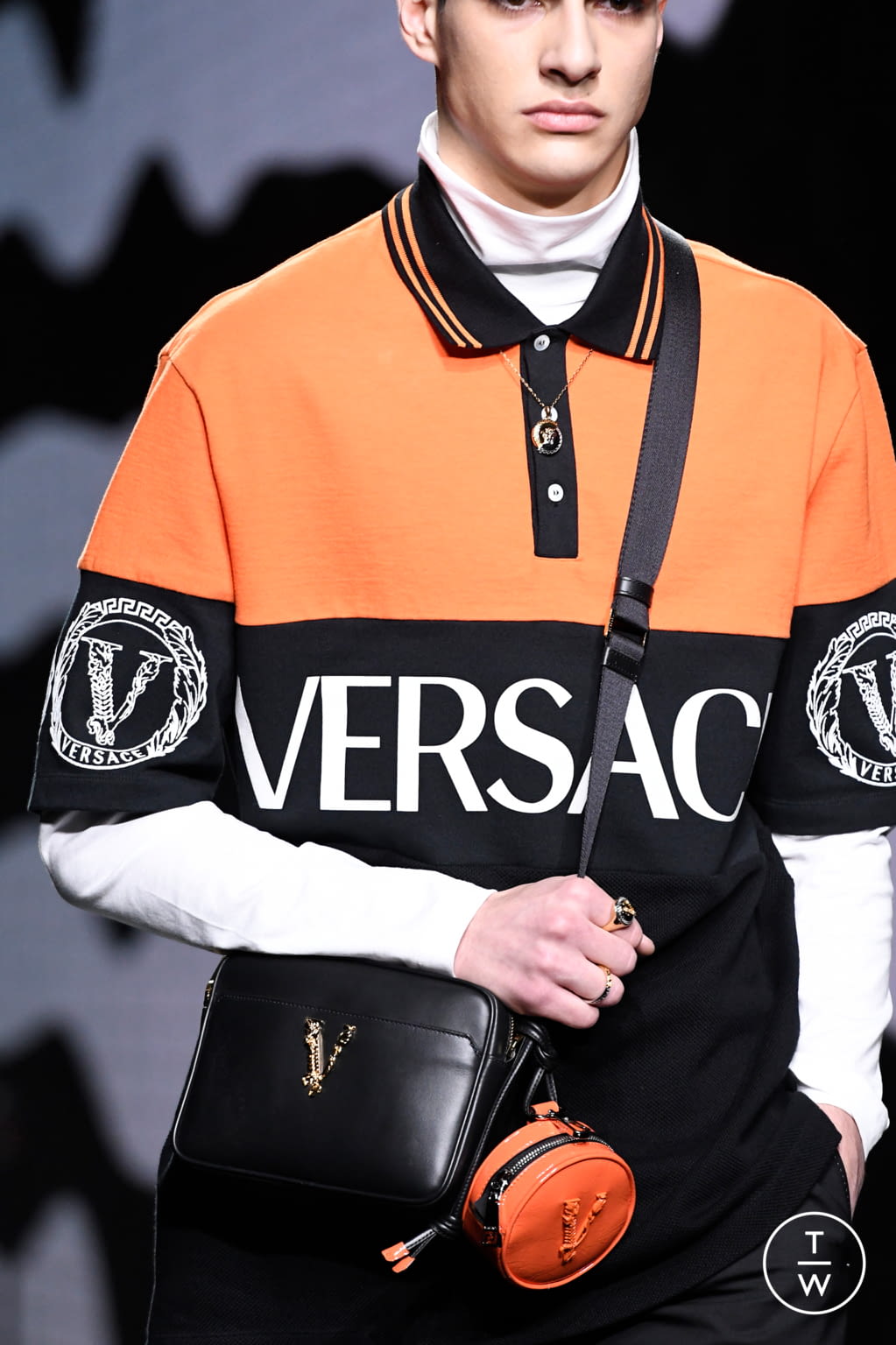 Fashion Week Milan Fall/Winter 2020 look 50 de la collection Versace womenswear accessories