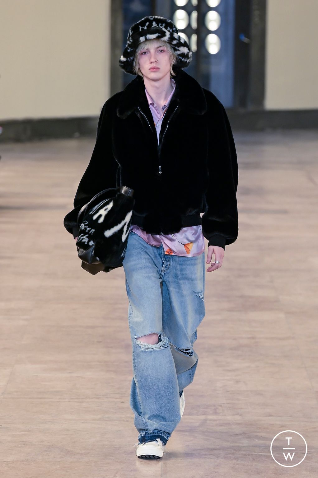 Fashion Week Paris Fall/Winter 2023 look 9 from the Nahmias collection menswear